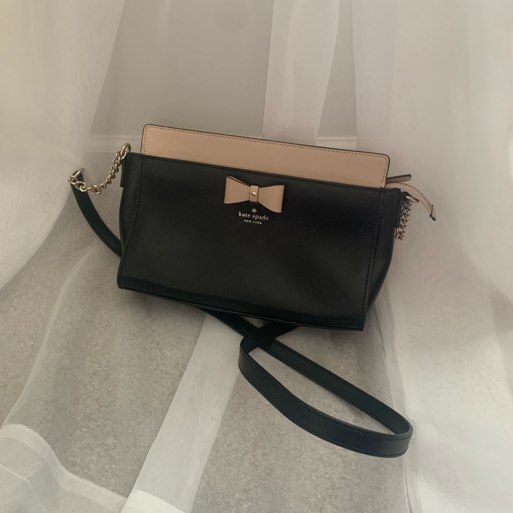 Kate Spade Black and Tan Leather Bow Gold Hardware Logo Chain Crossbody Bag
